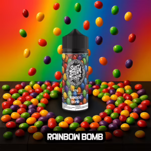 Frascos de E-Liquid Rainbow Bomb de Sweet Steam Ecuador en presentaciones de 10 ml, 60 ml y 120 ml, con sabor inspirado en los Skittles y niveles de nicotina de 0 mg, 3 mg y 6 mg